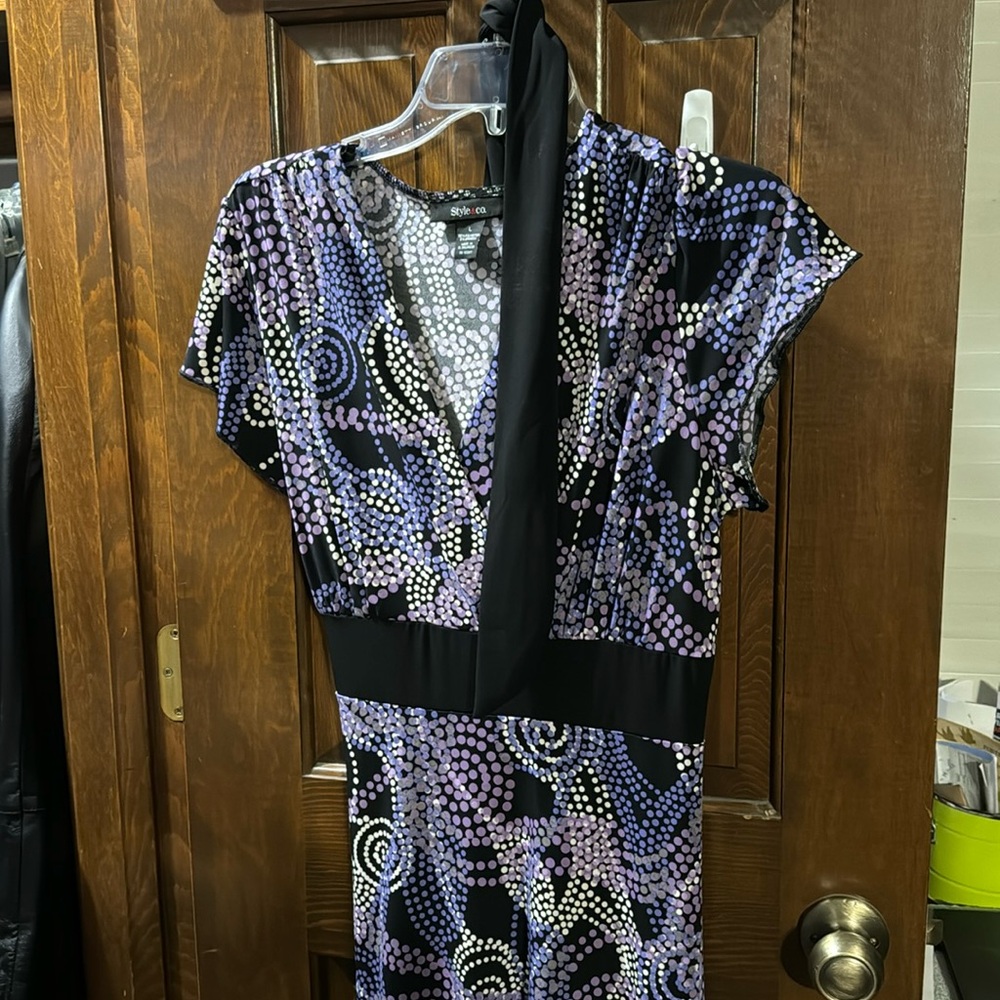 Slimming dress with pearled purple design. Very comfortable and light.